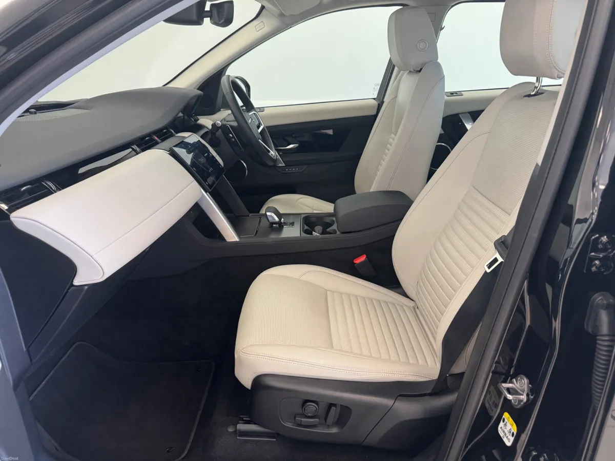 Land Rover Discovery Sport 2025 - Image 6