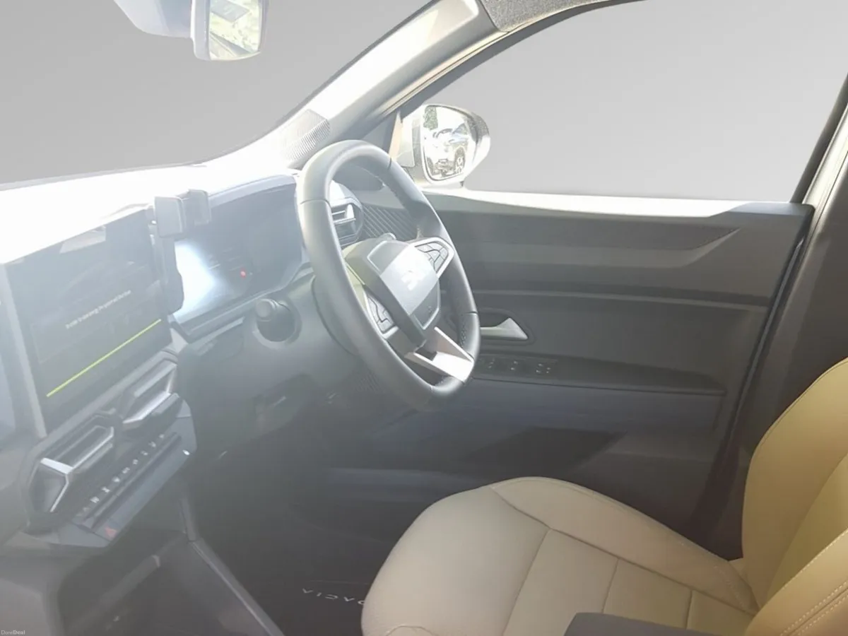 Dacia Duster Journey HEV 155 E06X LEATHER INTERIOR - Image 4