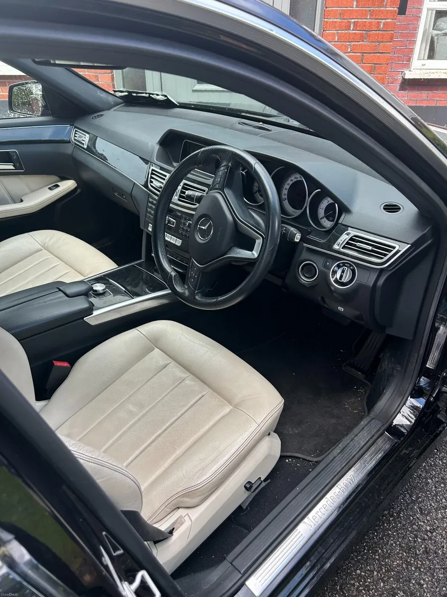 Mercedes-Benz E-Class 2013 - Image 4