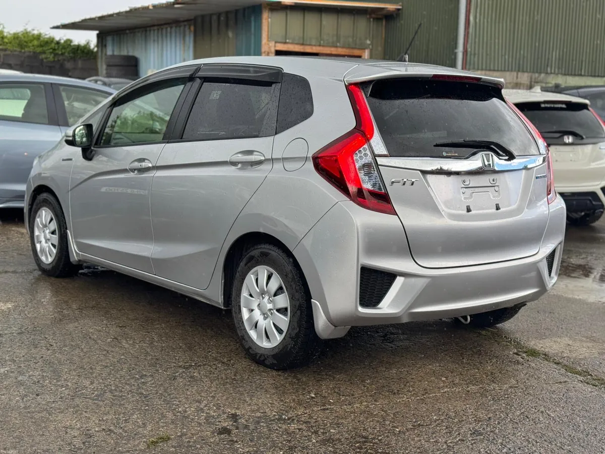 Honda Fit 1.5 Hybrid Auto 51000kms 2014 - Image 3