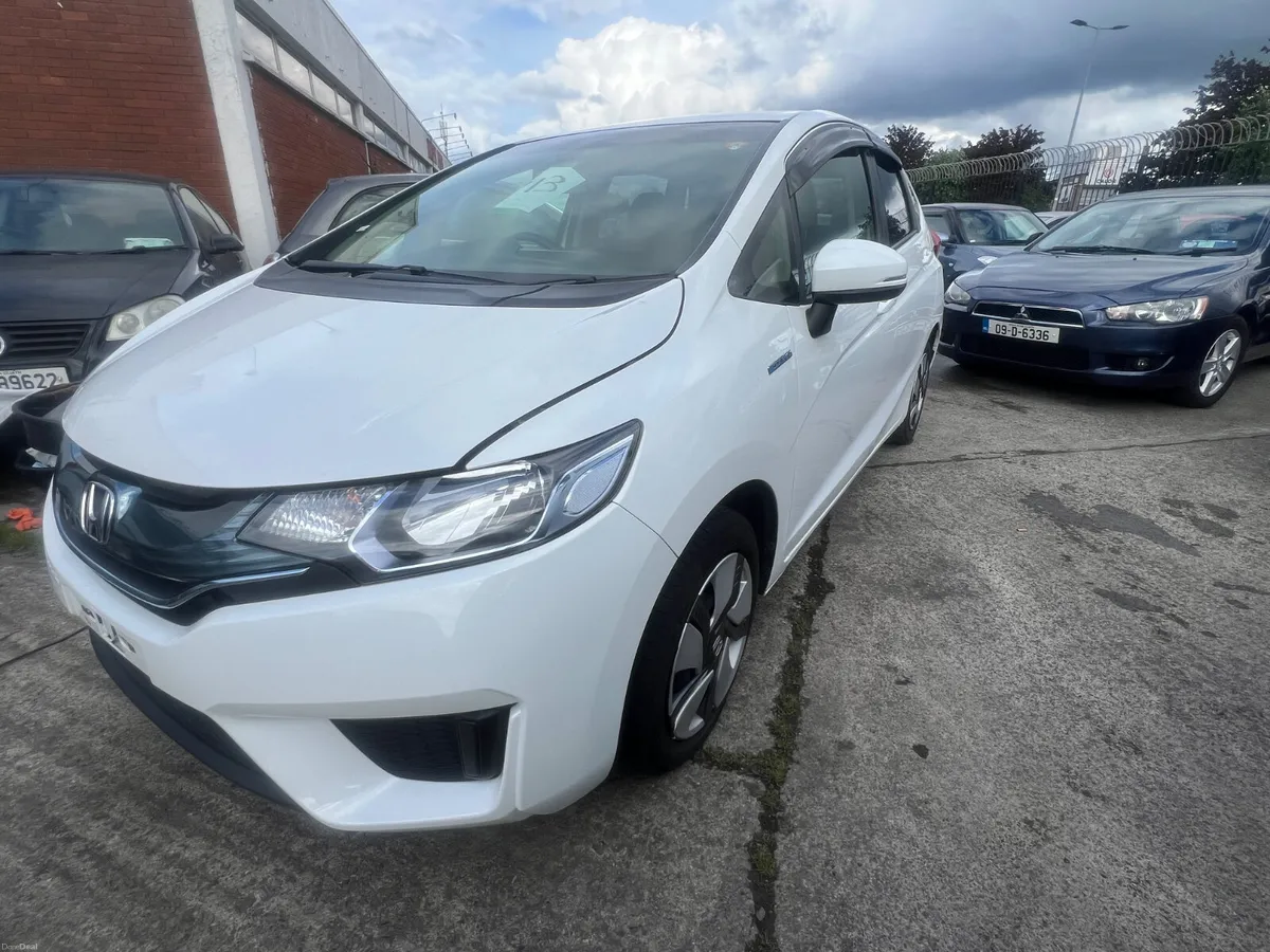 Honda Fit 2015 1.5 Hybrid Auto/ New Nct / warranty - Image 2
