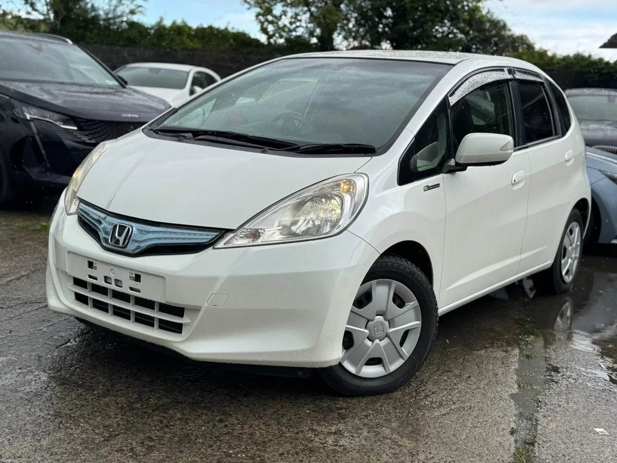 Honda Fit 1.3 Hybrid Auto 66000kms 2012 - Image 2