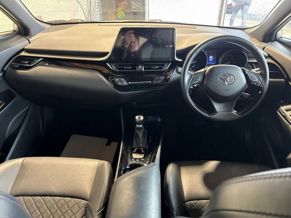 Toyota C-HR Nero Hybrid - Image 4