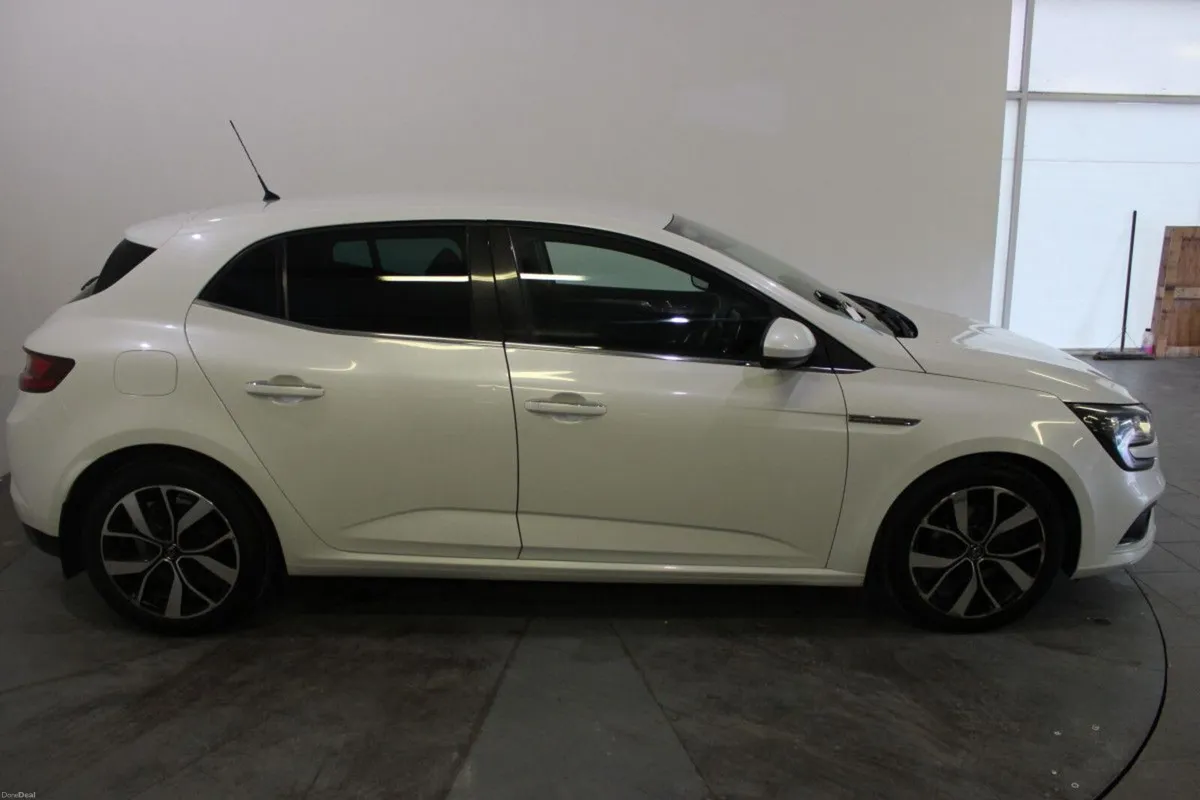 Renault Megane 1.5Blue dCi 115 ICONIC - TENDER 21 - Image 4