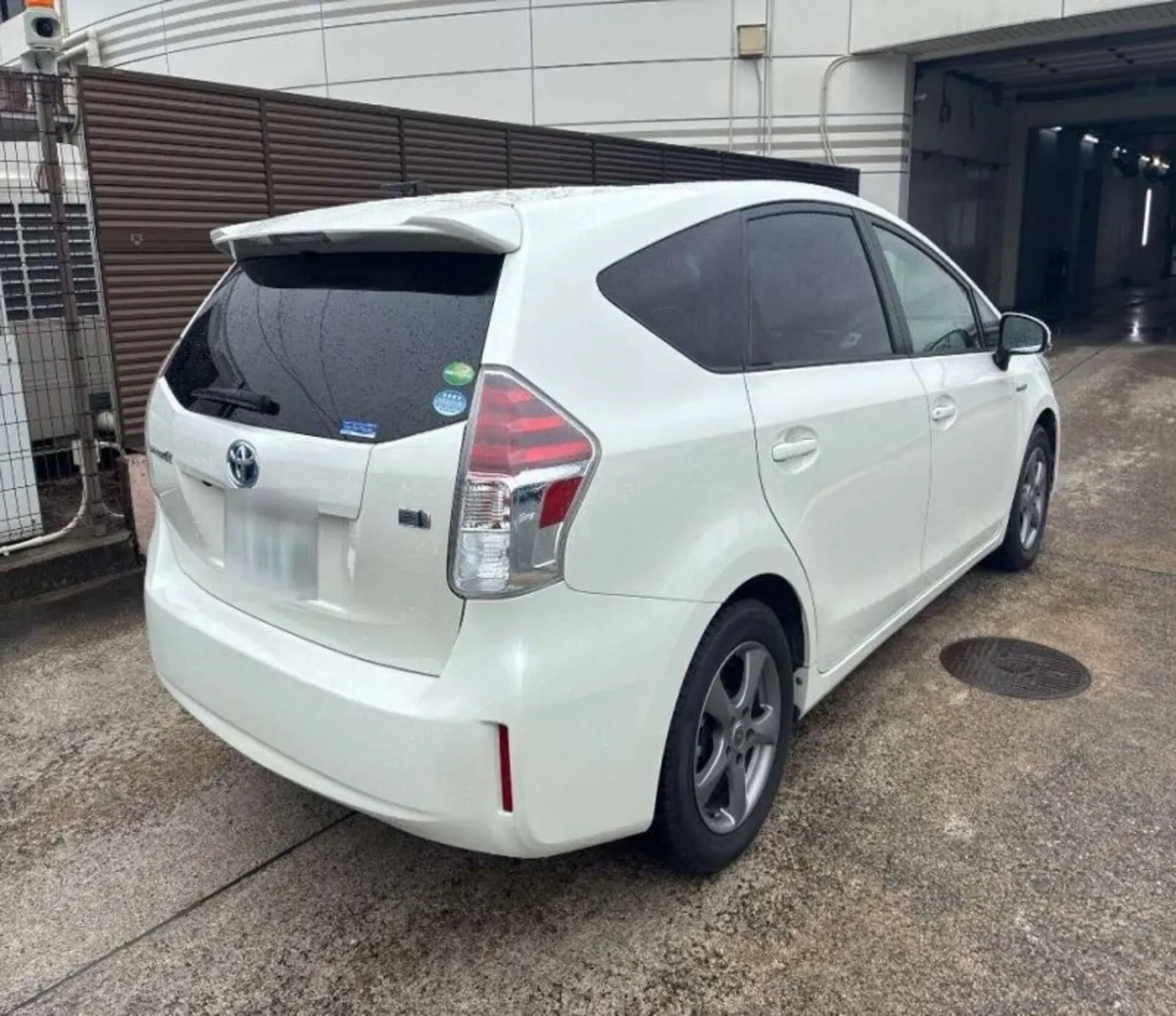 2020 Toyota Prius Alpha hybird automatic 7 SEATER - Image 3