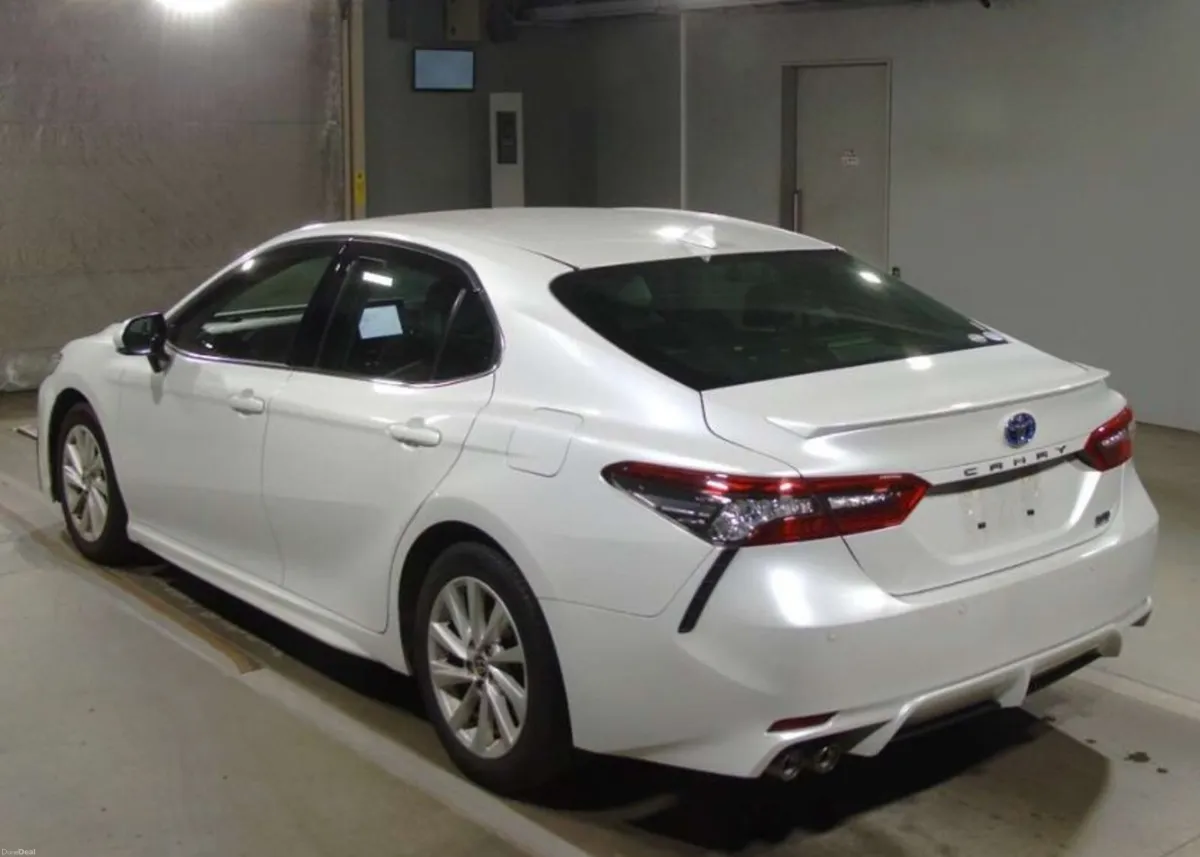 2021 Toyota Camry hybird automatic 1 owner - Image 4