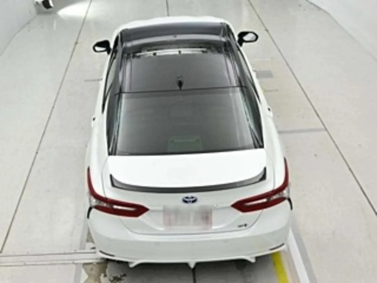 2021 Toyota Camry hybird automatic 1 owner - Image 4