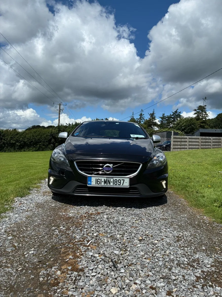 Volvo V40 D4 R-Design - 190bhp - 8 Speed Auto - Image 2