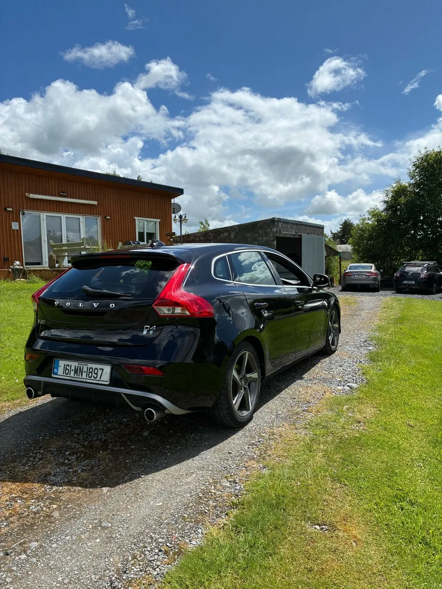 Volvo V40 D4 R-Design - 190bhp - 8 Speed Auto - Image 6