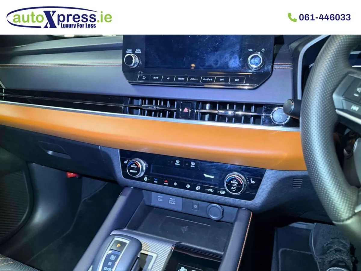 Mitsubishi Outlander PHEV 4WD, Panoramic sunroof, - Image 4