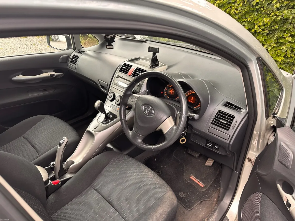 Toyota Auris 2009 - Image 6