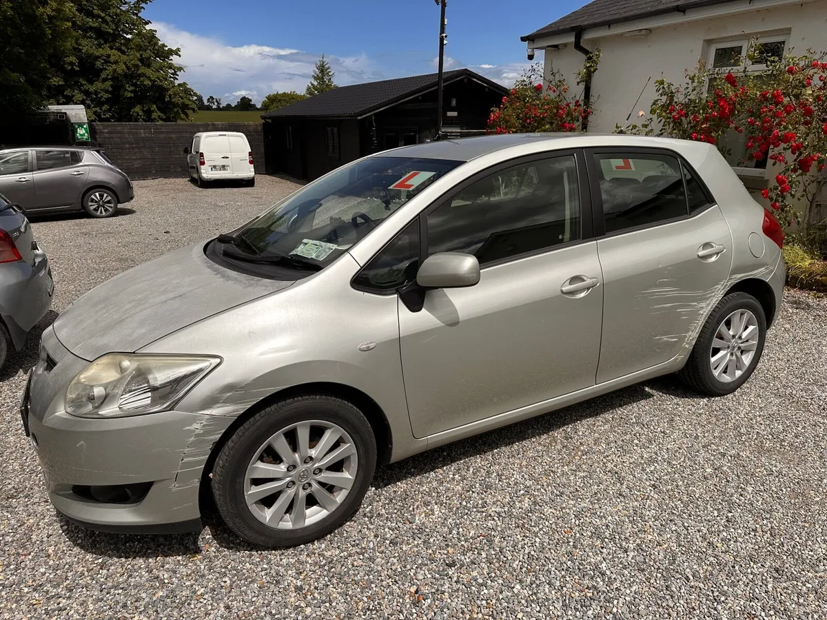 Toyota Auris 2009 - Image 1