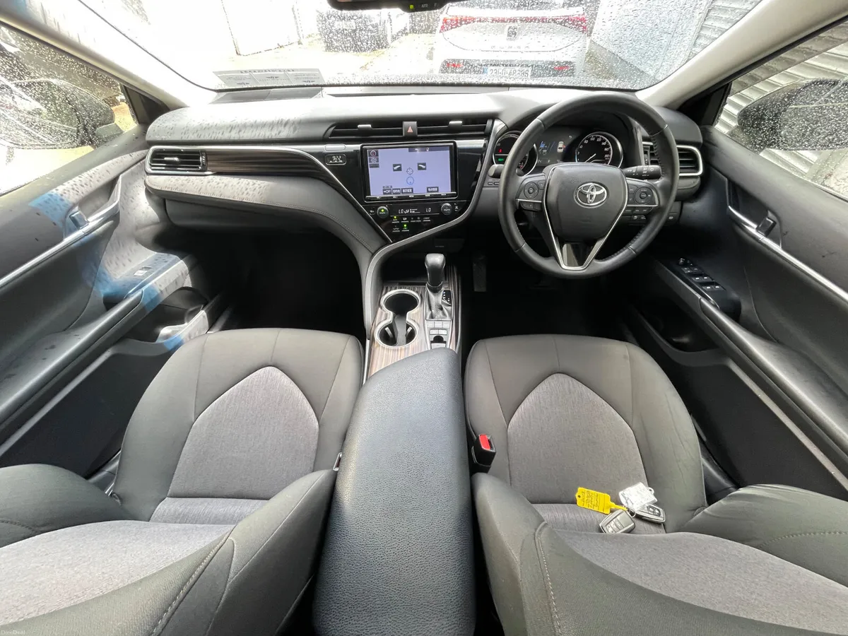 AUTO - HYBRID - REVERSE CAMERA - NEW NCT - LOW TAX - Image 3