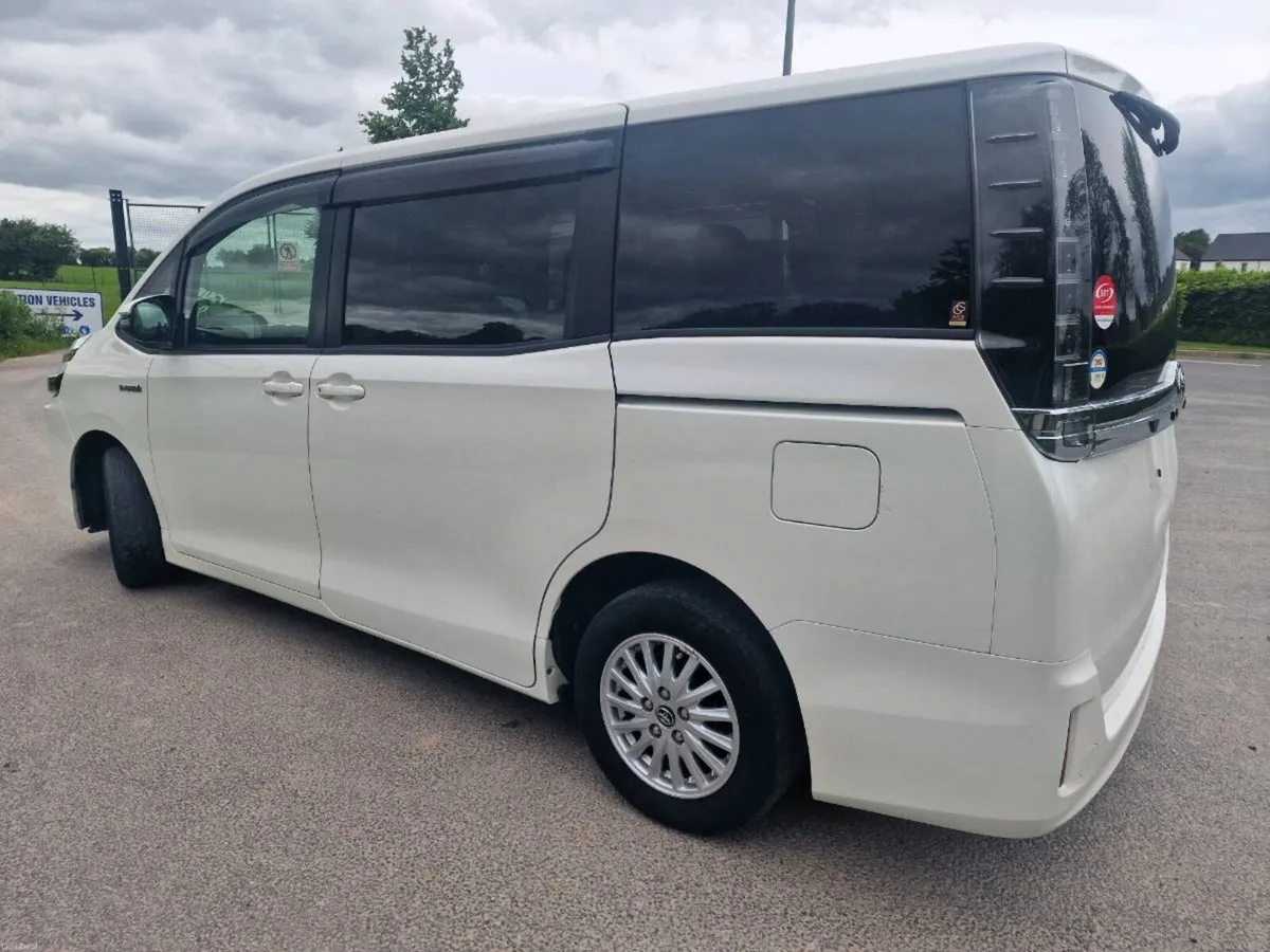 2015 Toyota Voxy 1.8L Hybrid  7seats Auto 120k km - Image 6