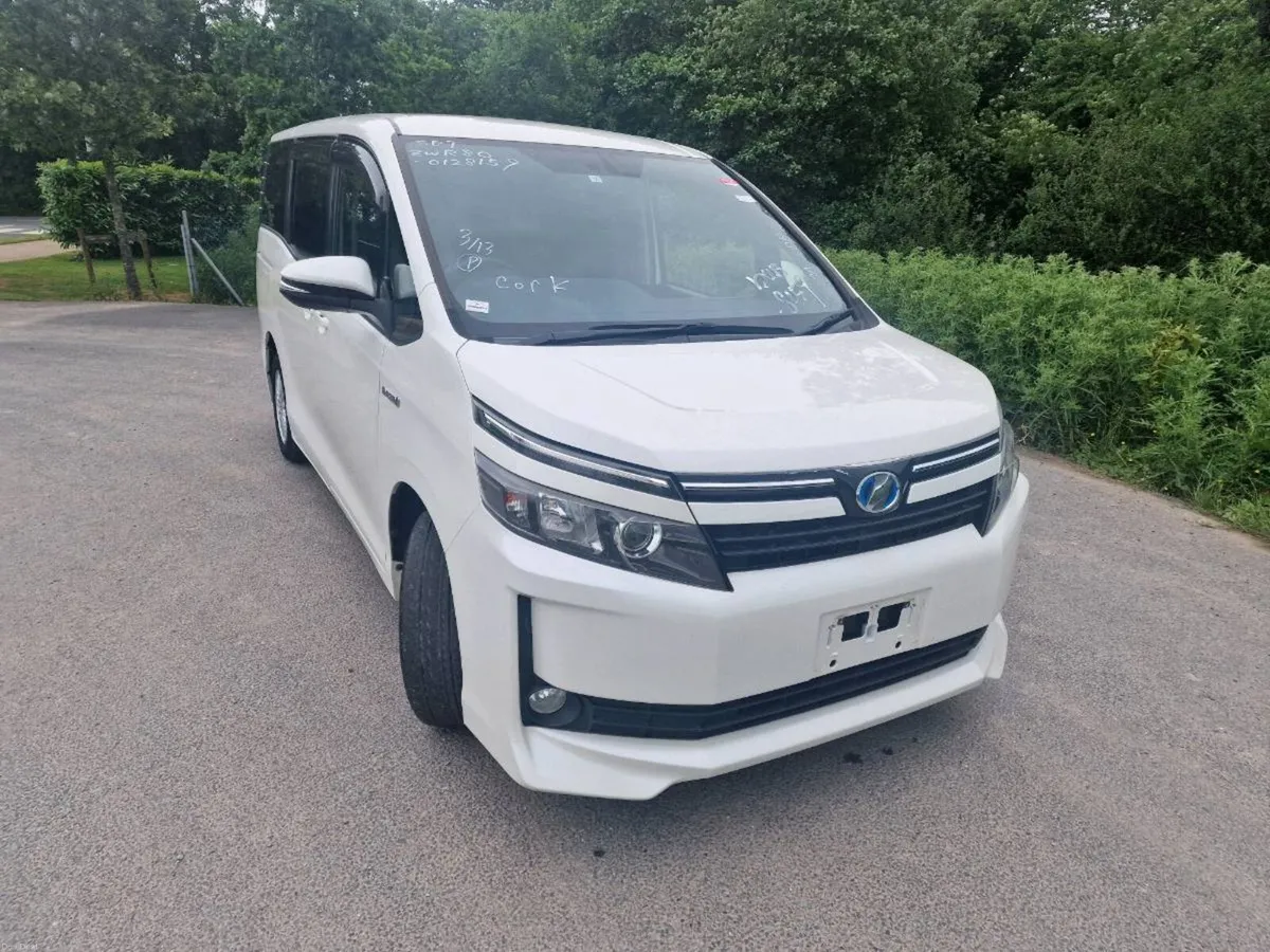 2015 Toyota Voxy 1.8L Hybrid  7seats Auto 120k km - Image 3