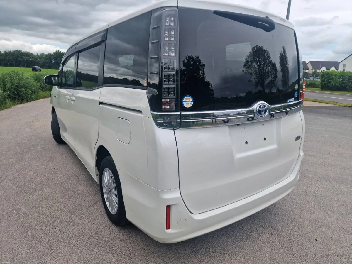 2015 Toyota Voxy 1.8L Hybrid  7seats Auto 120k km - Image 5