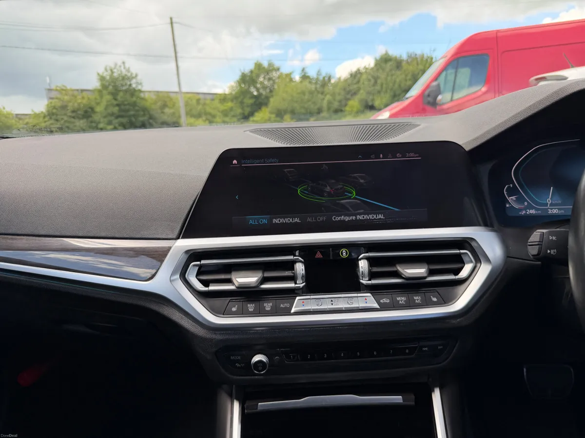 Bmw 330e Msport - Image 4