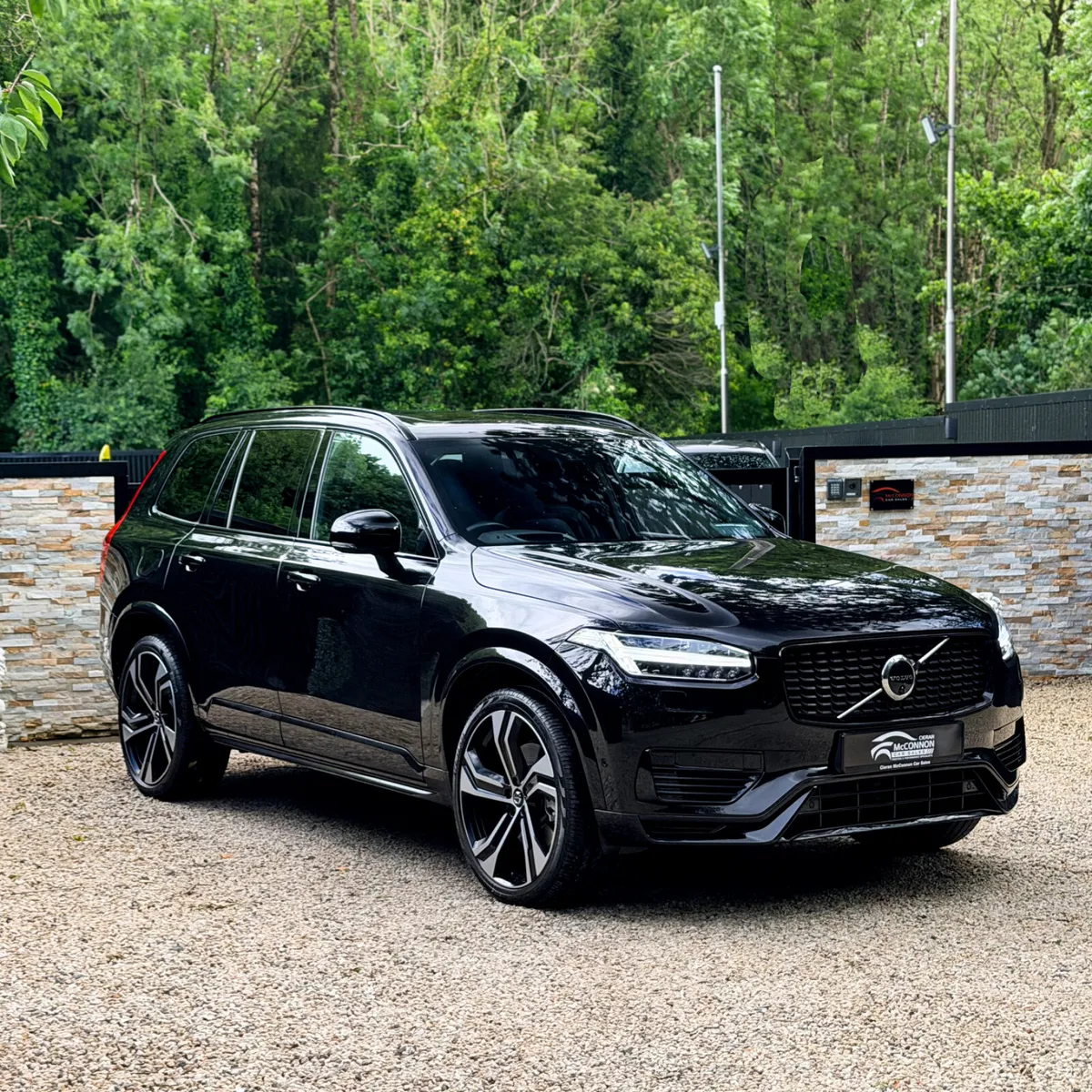 2021 (211) Volvo XC90 R-Design Pro T8 Recharge AWD - Image 1