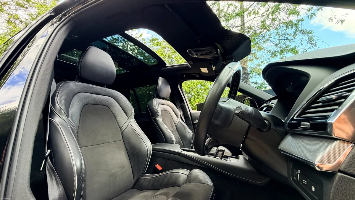 2021 (211) Volvo XC90 R-Design Pro T8 Recharge AWD - Image 2