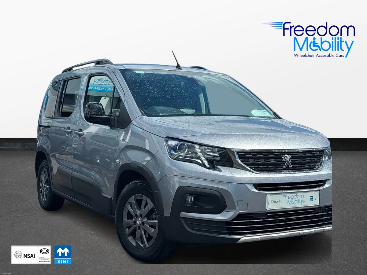 Peugeot Rifer Lowered Floor Wheelchair Access - Image 1