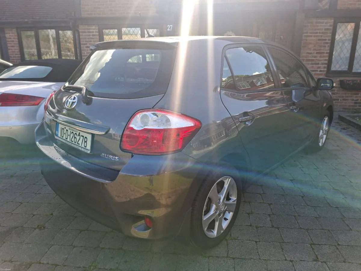 TOYOTA  AURIS 1.3 PETROL 2010 ONLY 122000 KLMS - Image 3