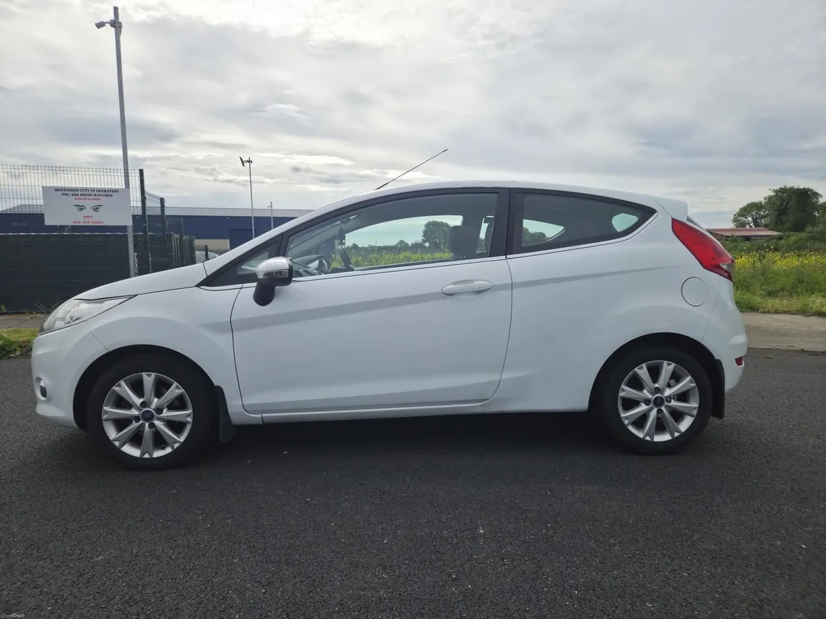 Ford Fiesta 2011 - Image 1