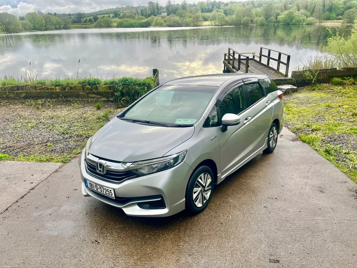 Honda Shuttle 2018 automatic hybrid - Image 4