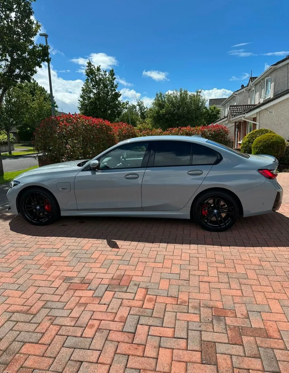 BMW 3-Series 330e M Sport Pro 4dr Auto - Image 3