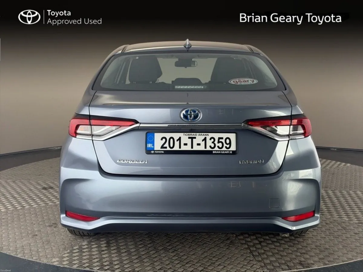 Toyota Corolla HYBRID LUNA SALOON - Image 4