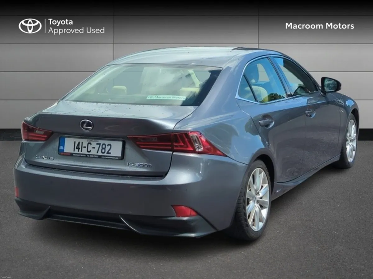 Lexus IS IS300H EXECUTIVE 2.5 H - Image 2