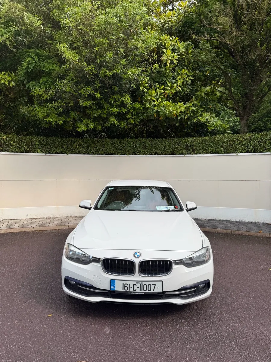 White BMW 3 series - Image 2