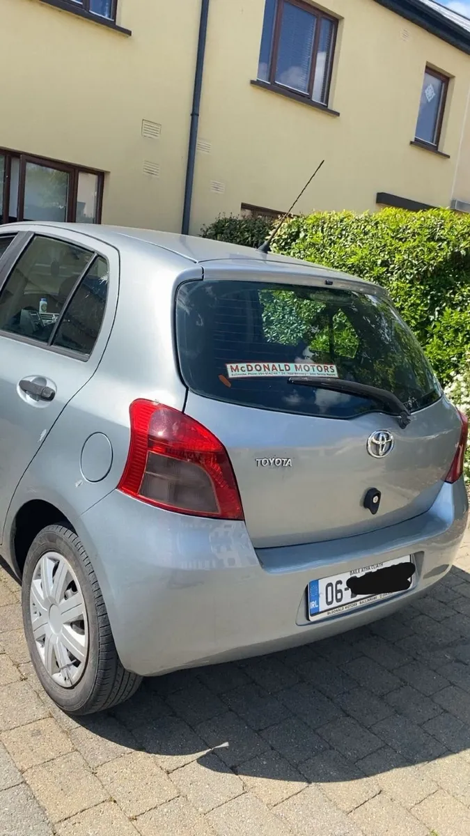 Toyota Yaris 2006 - Image 2