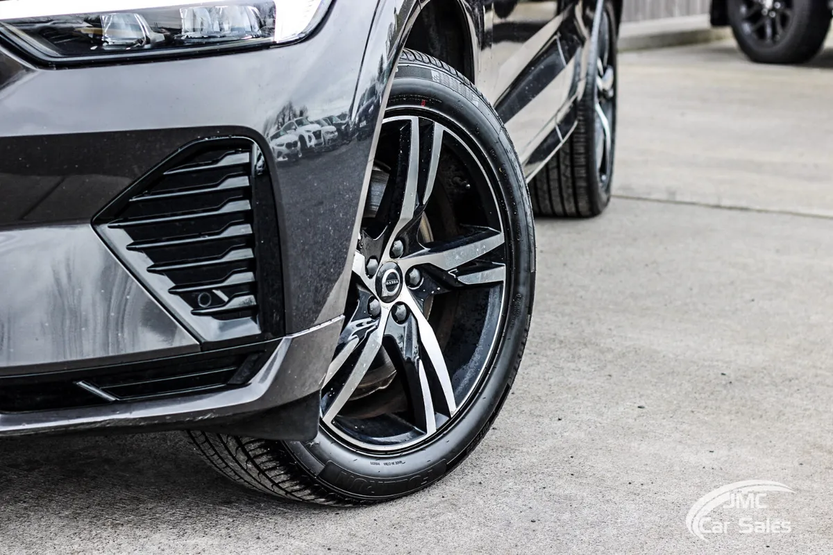 2022 VOLVO XC60 T-6 R-DESIGN - Image 2