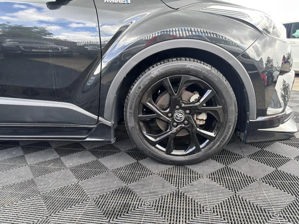 Toyota C-HR Toyota CHR 1.8 self charging hybrid, l - Image 2