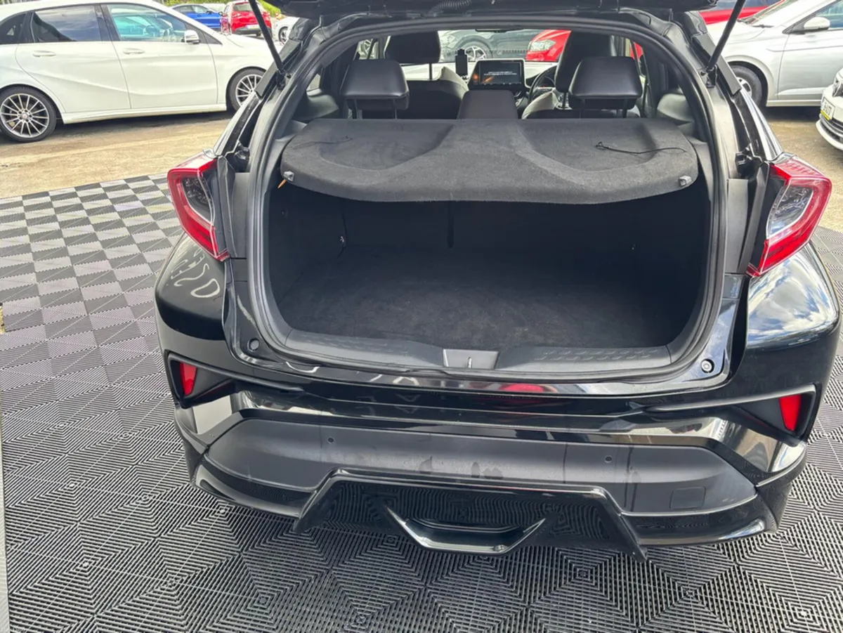 Toyota C-HR Toyota CHR 1.8 self charging hybrid, l - Image 4