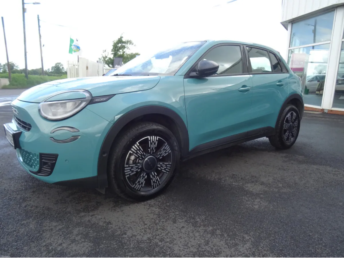 Fiat 600 ICON 1.2 HYBRID EDCT-6 100 - Image 2