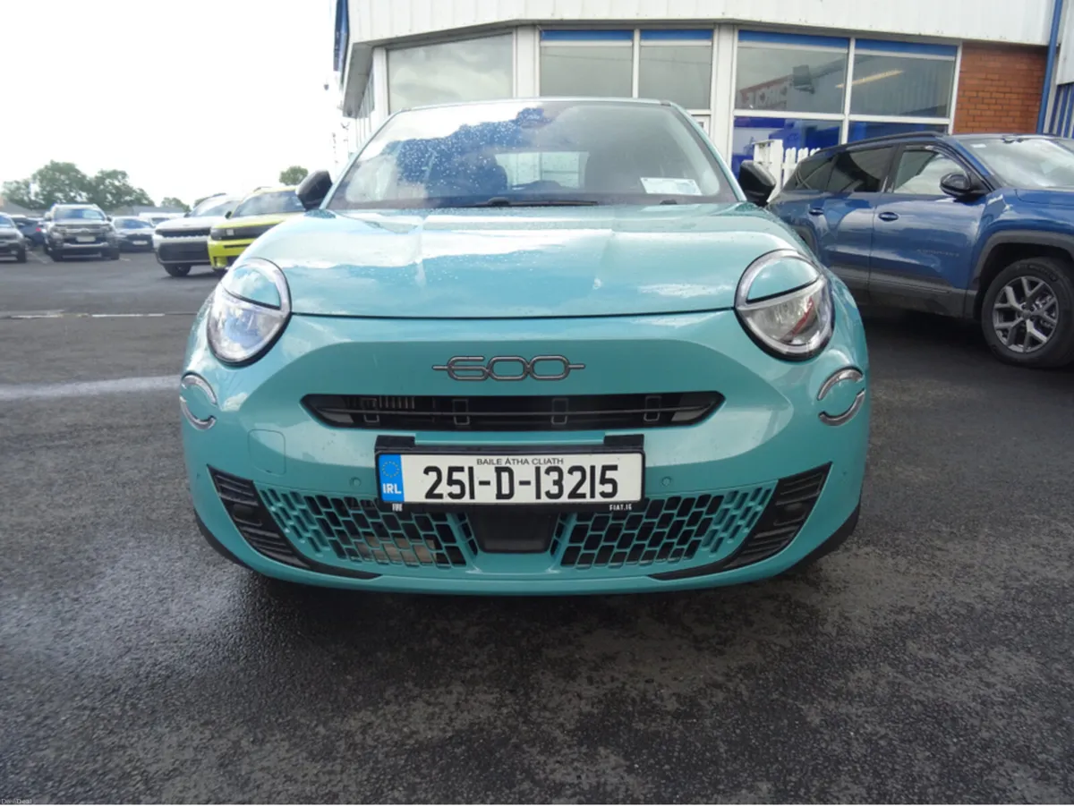 Fiat 600 ICON 1.2 HYBRID EDCT-6 100 - Image 4