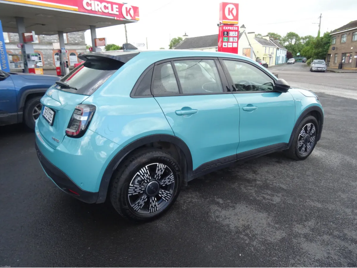 Fiat 600 ICON 1.2 HYBRID EDCT-6 100 - Image 5