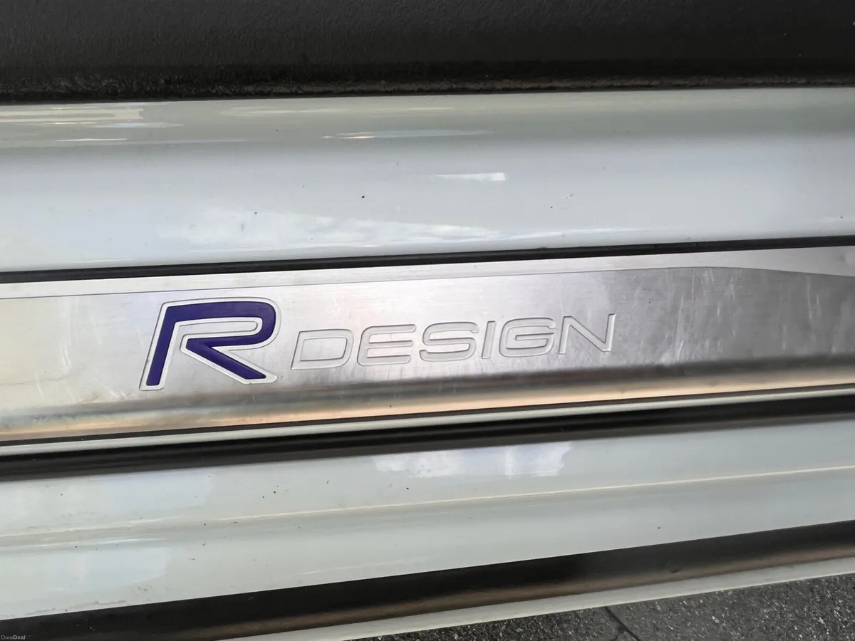 2015 Volvo S60 Sports Trim R-Design - Image 6