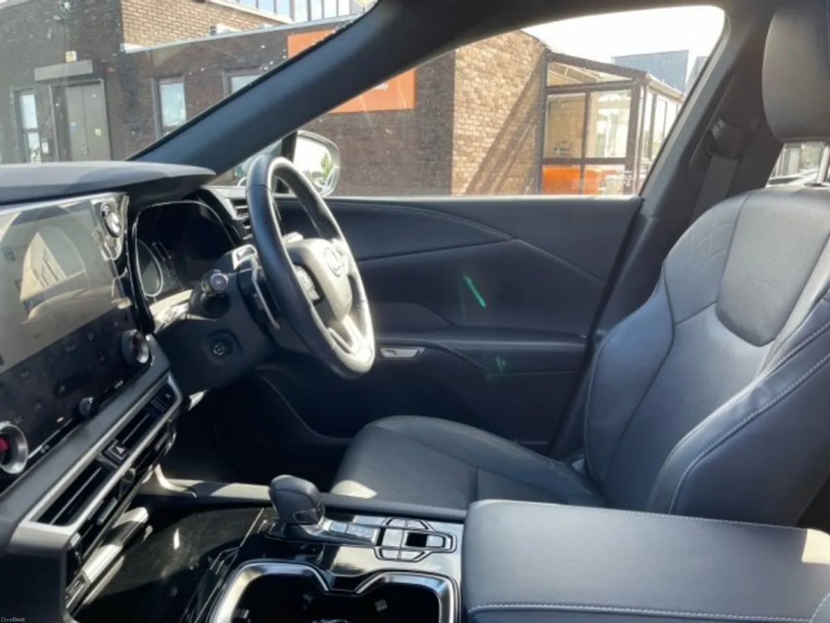 Lexus RX450H+ Plug-in Hybrid Luxury // Remote Cent - Image 6