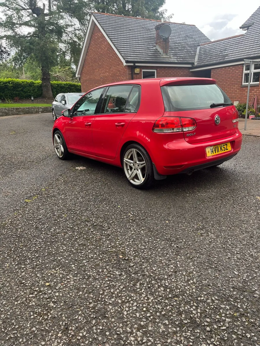 2011 Volkswagen Golf - Image 3