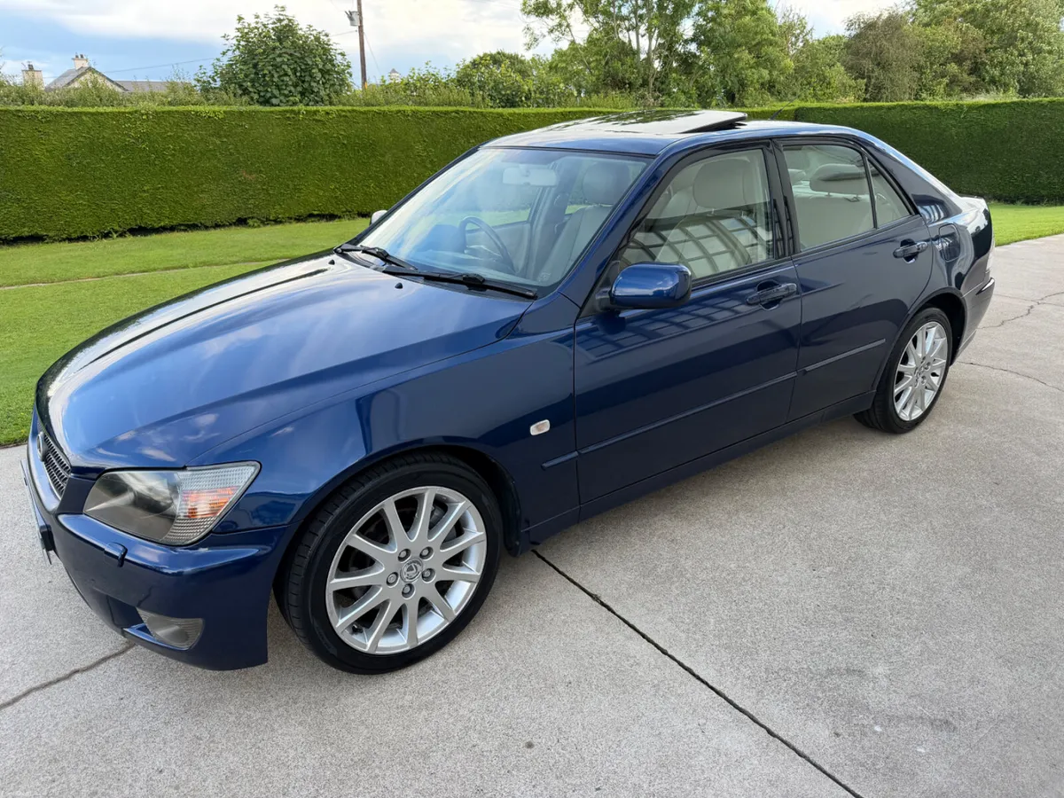 2004 LEXUS IS200 SE | SUNROOF | FULL LEATHER - Image 2