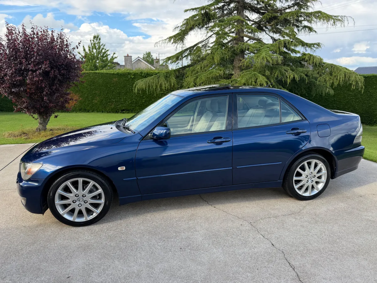 2004 LEXUS IS200 SE | SUNROOF | FULL LEATHER - Image 3