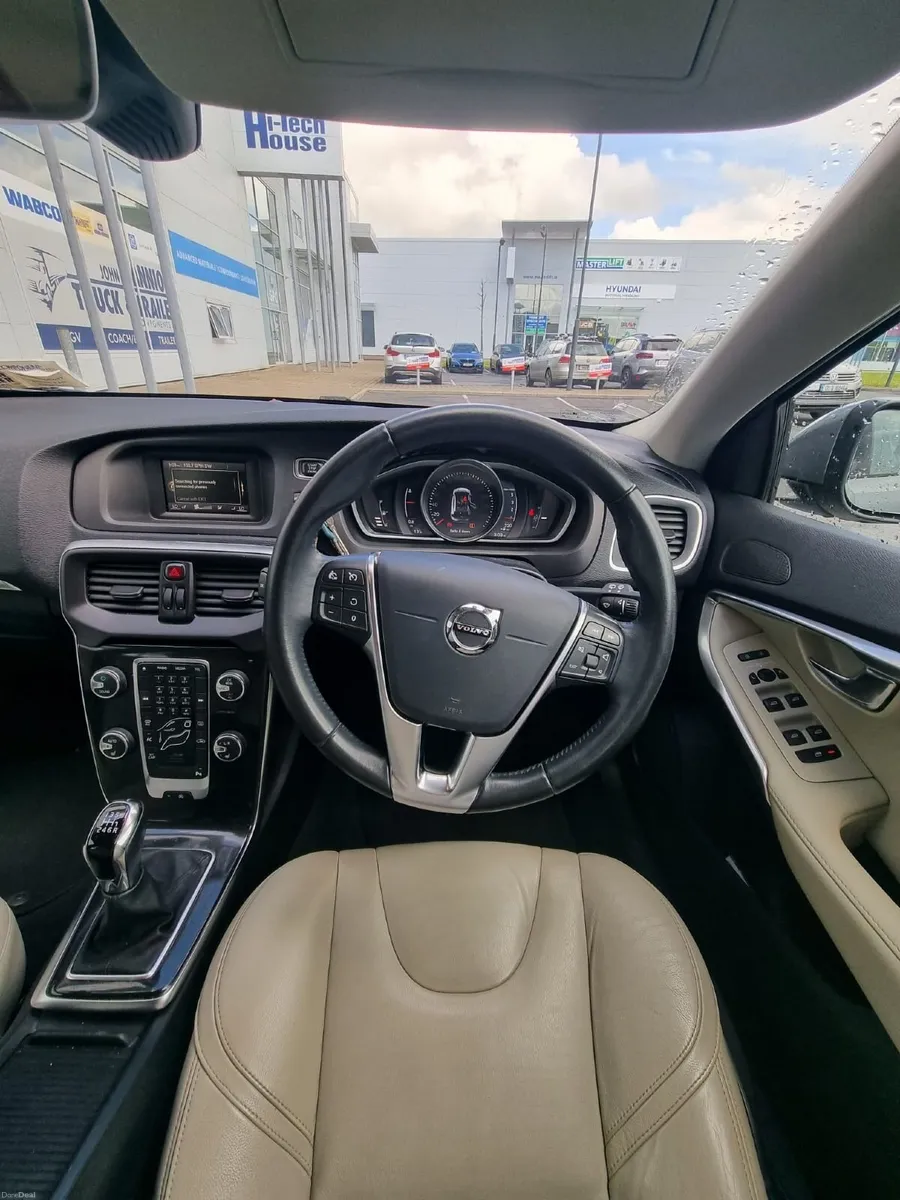 Volvo V40 2019 - Image 4