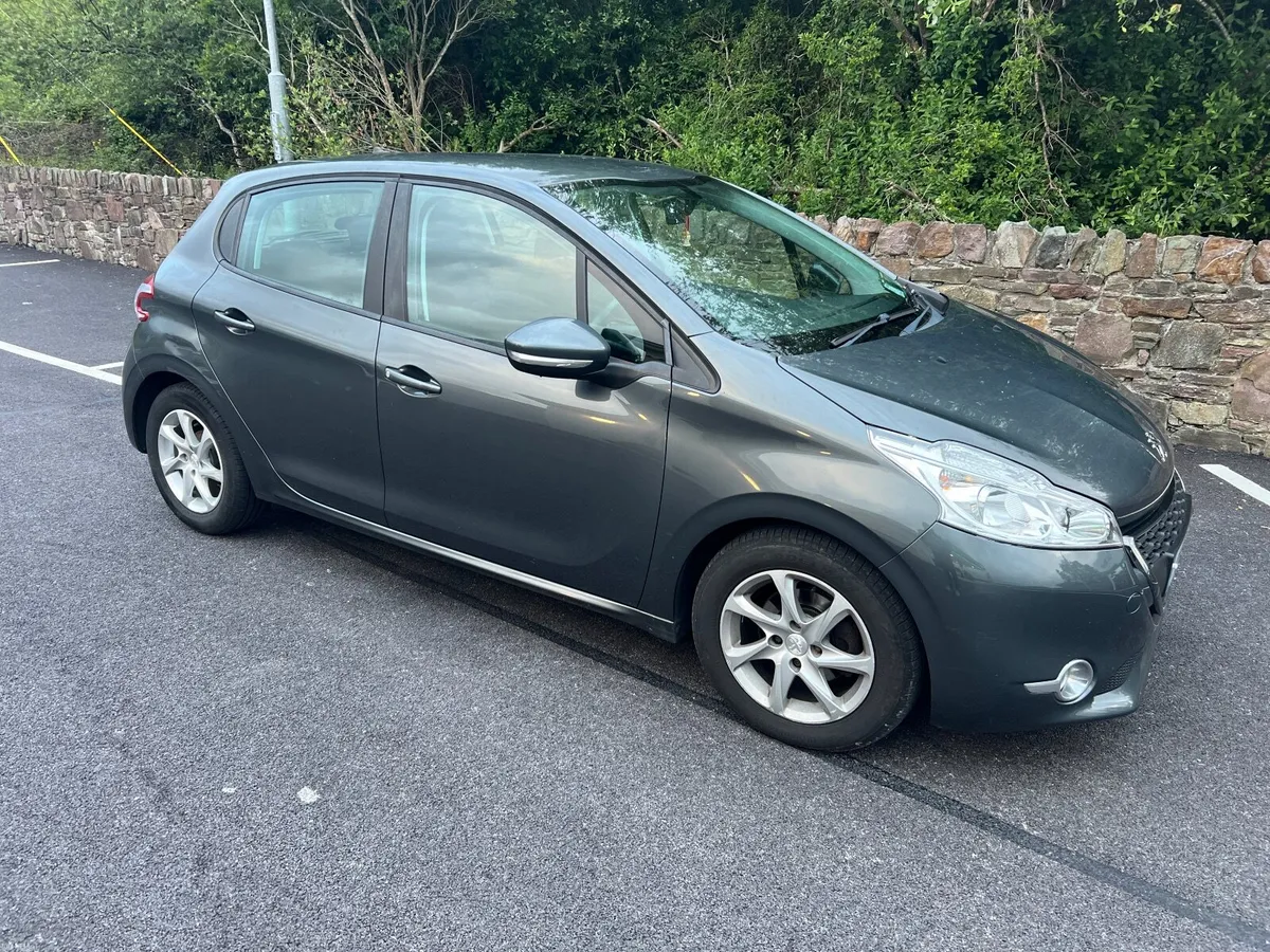 Peugeot 208 - Image 2
