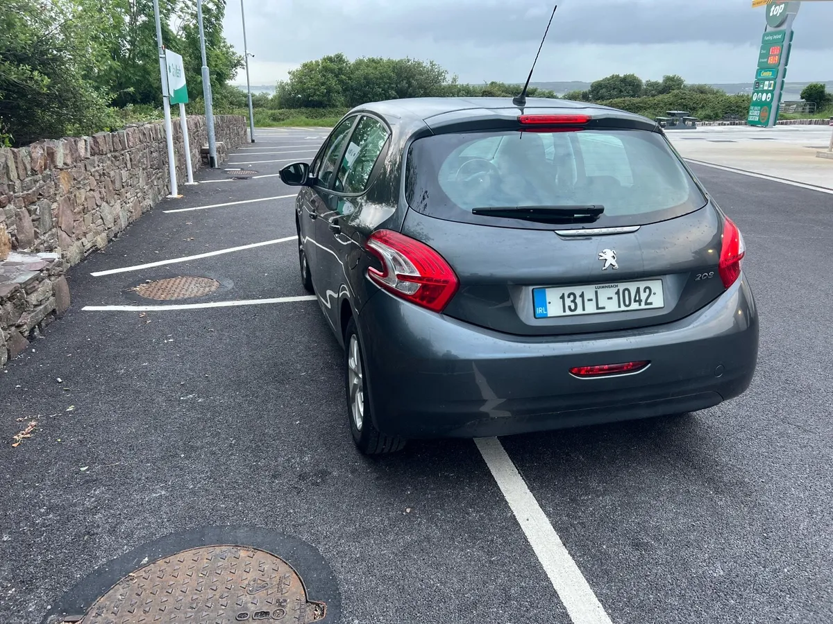 Peugeot 208 - Image 4