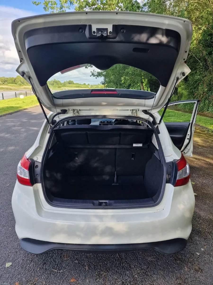 Nissan Pulsar 2016 in Clarecastle or Ennis - Image 5