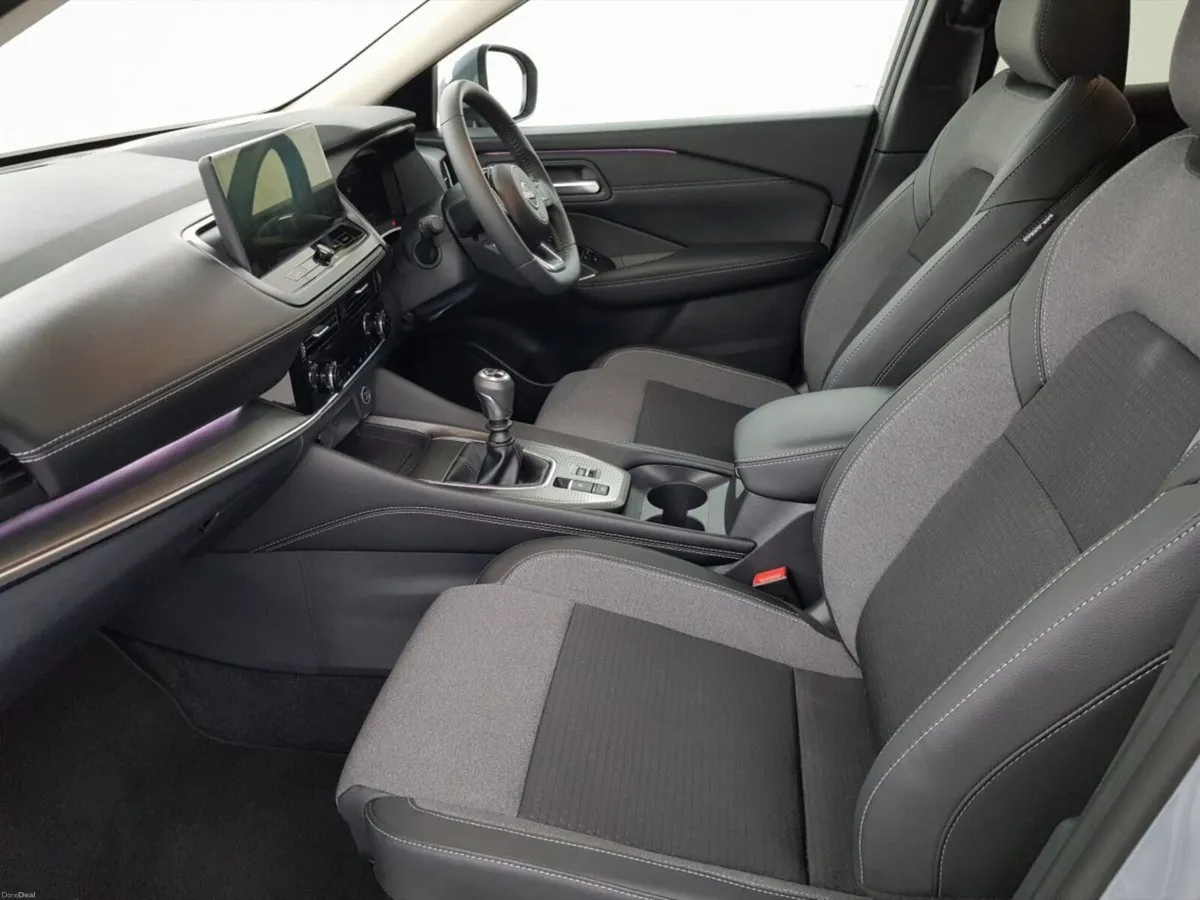 Nissan Qashqai 1.3 PET MILD HYBRID SV PREMIUM - Image 4