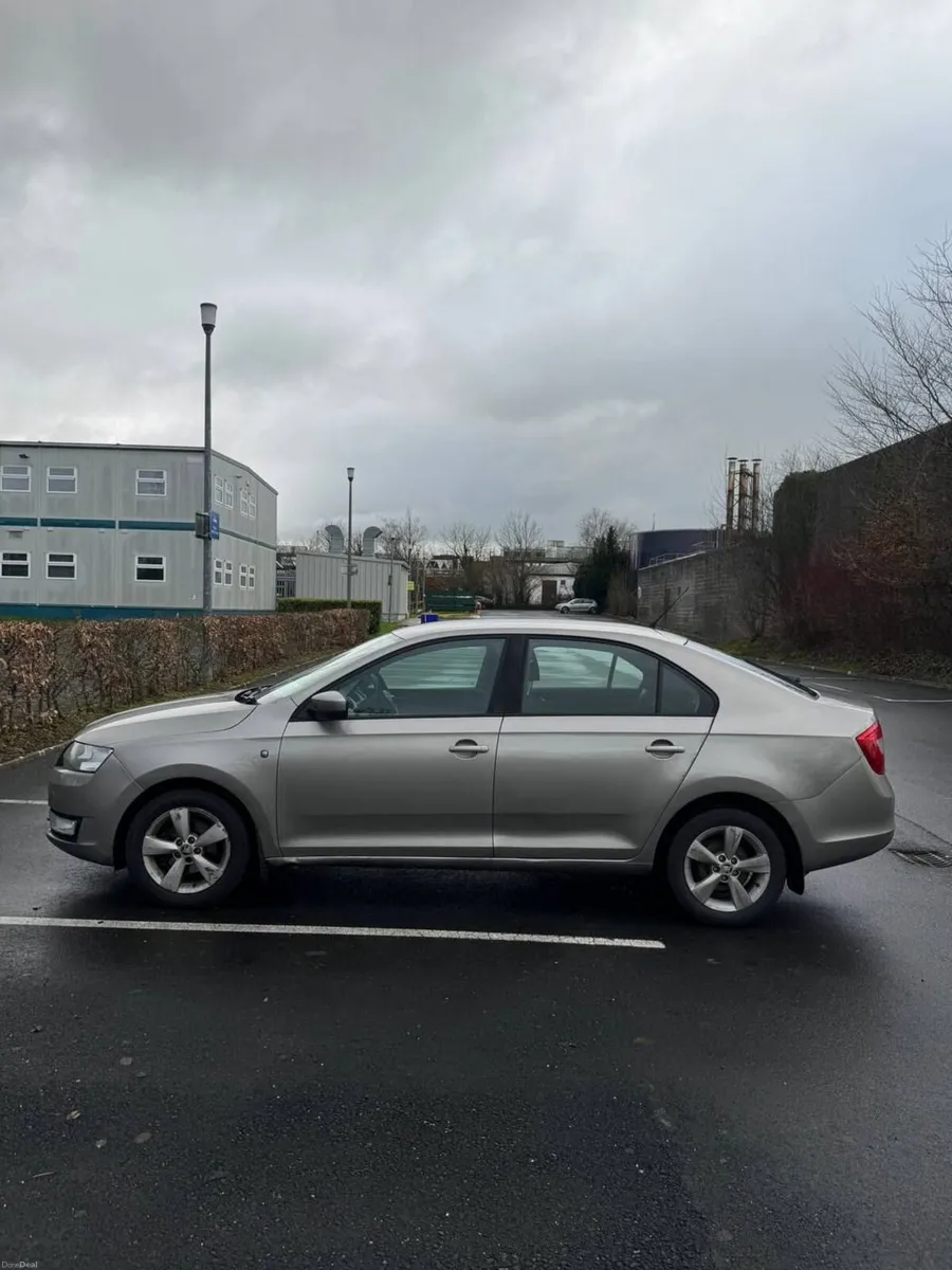 Skoda Rapid 2014 - Image 4