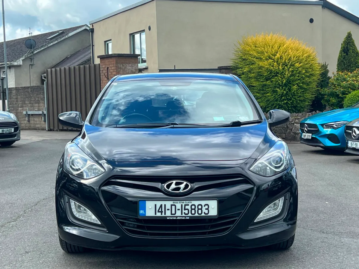 Hyundai i30 1.4 DSL CLASSIC 5 DOOR *IRISH CAR* - Image 2